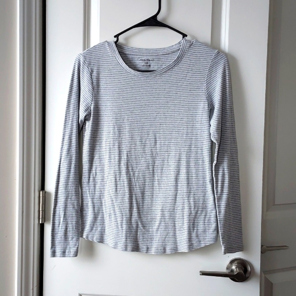 Eddie Bauer long sleeve top grey white small